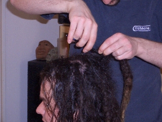 Cutting Piepsi's dreadlocks, picture 2